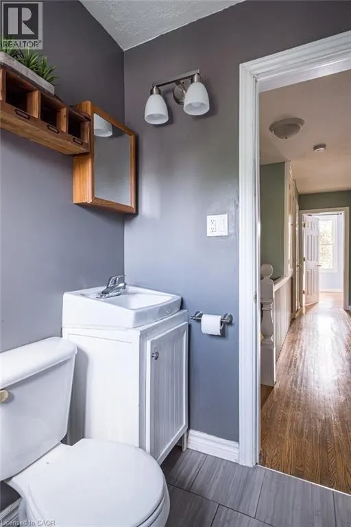 251 BALMORAL Avenue N