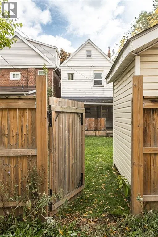 251 BALMORAL Avenue N