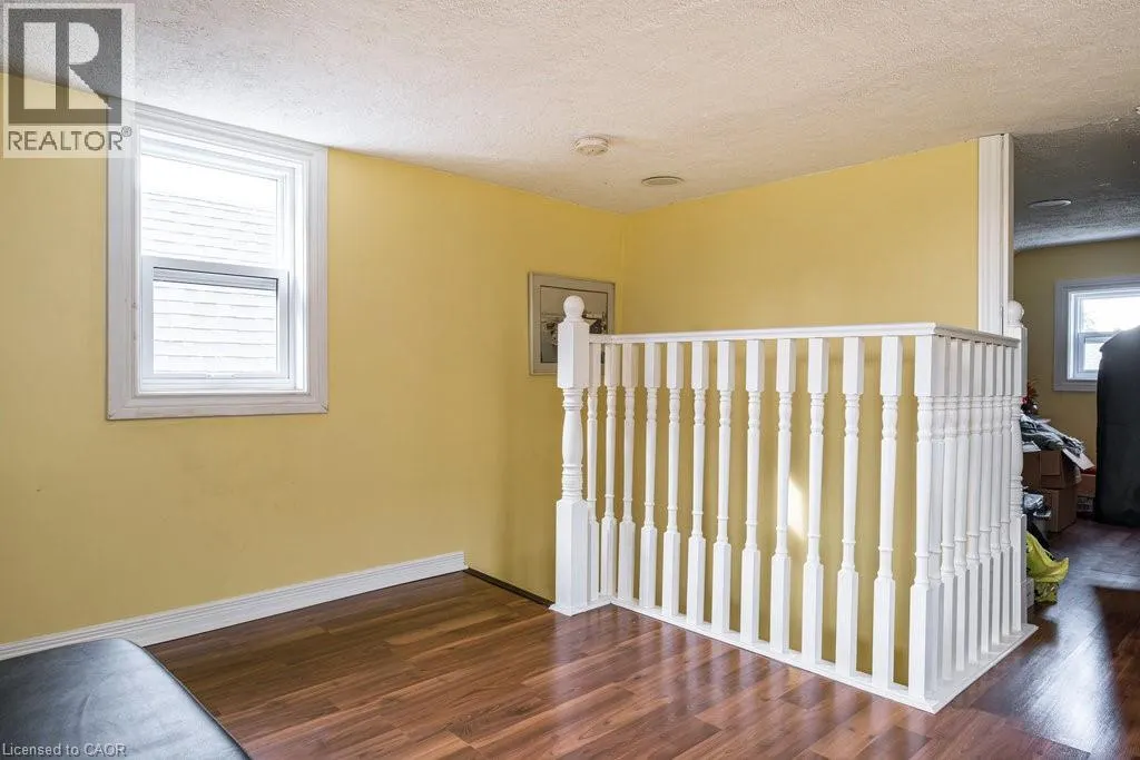 251 BALMORAL Avenue N