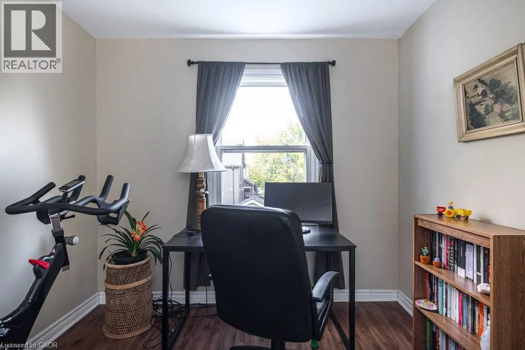 251 BALMORAL Avenue N