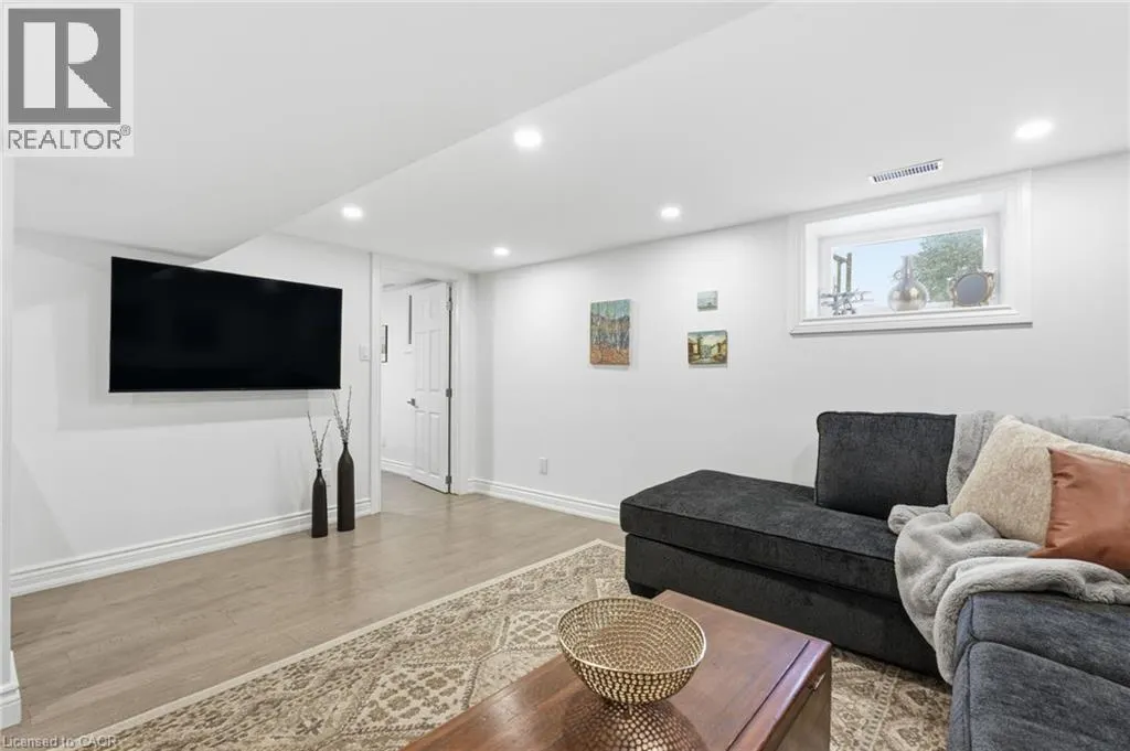 424 PLAINS Road W