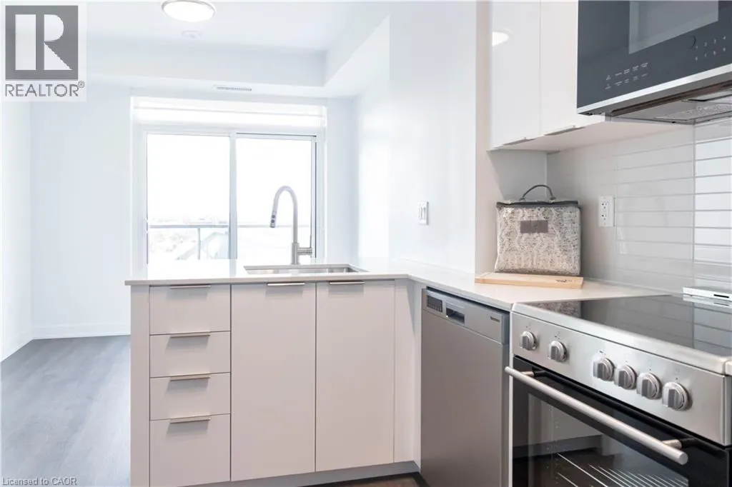 25 WELLINGTON Street S Unit# 704, #704