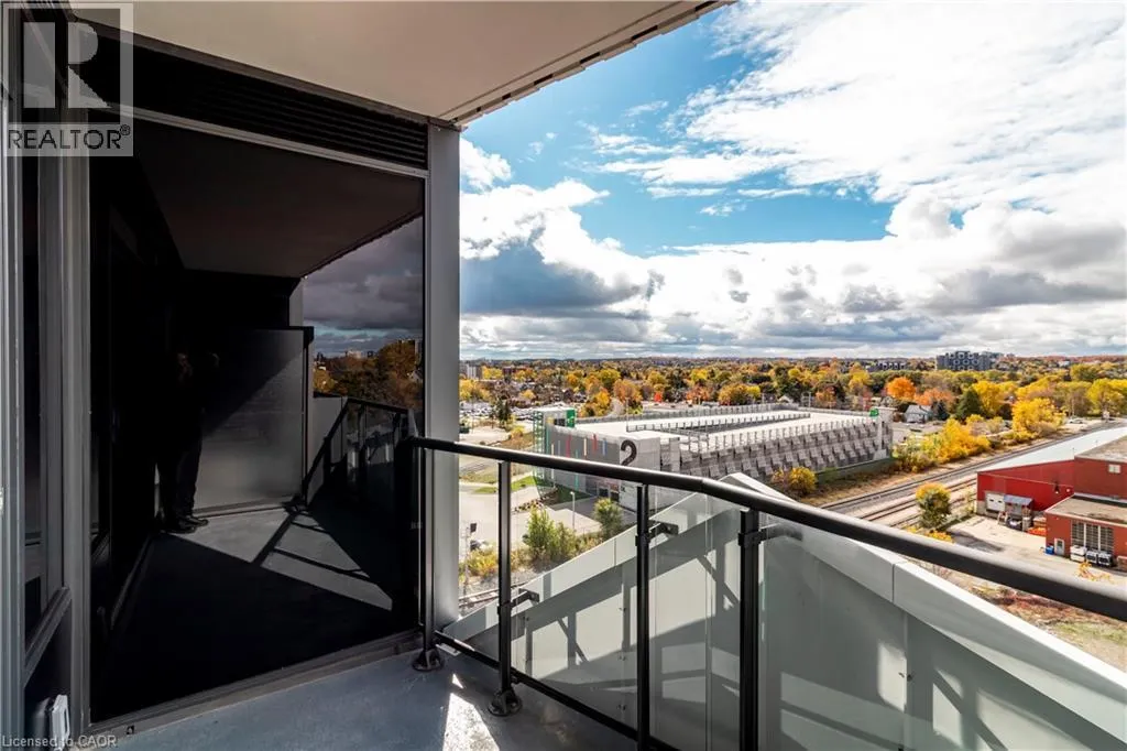 25 WELLINGTON Street S Unit# 704, #704