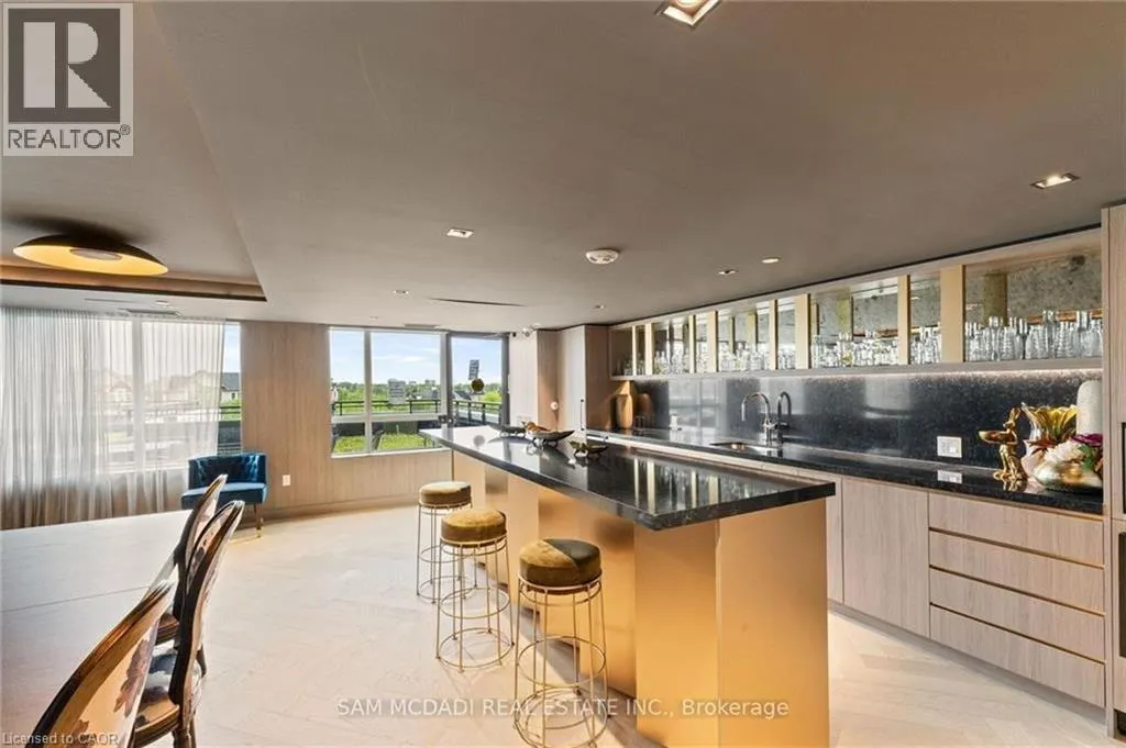395 DUNDAS Street Unit# 819, #819