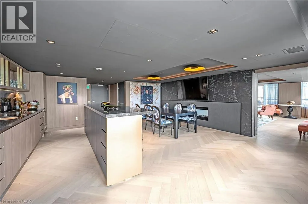 395 DUNDAS Street Unit# 819, #819