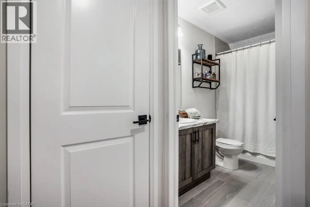 25 ISHERWOOD Avenue Unit# 32, #32