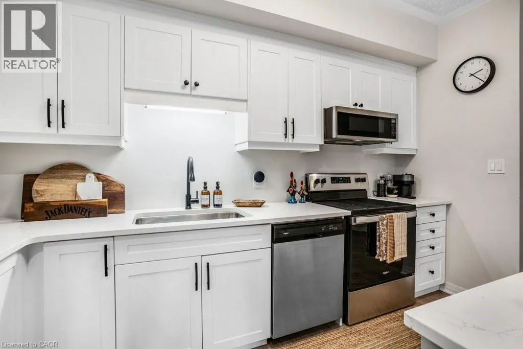 25 ISHERWOOD Avenue Unit# 32, #32