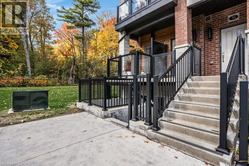 25 ISHERWOOD Avenue Unit# 32, #32