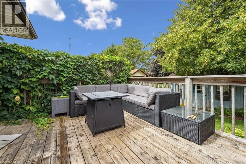 7 EASTVIEW Drive
