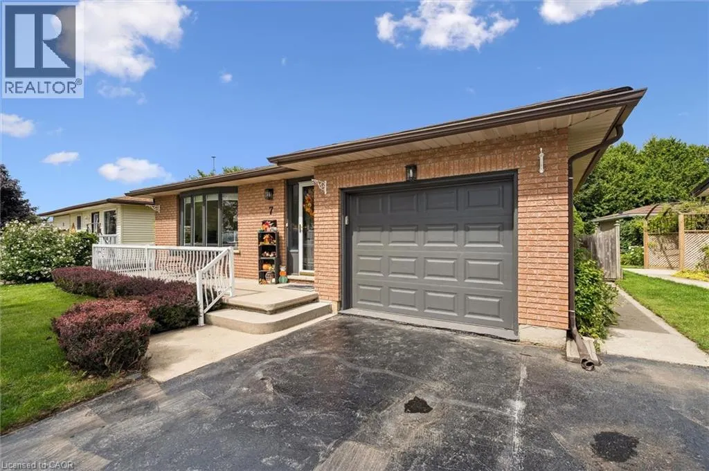 7 EASTVIEW Drive