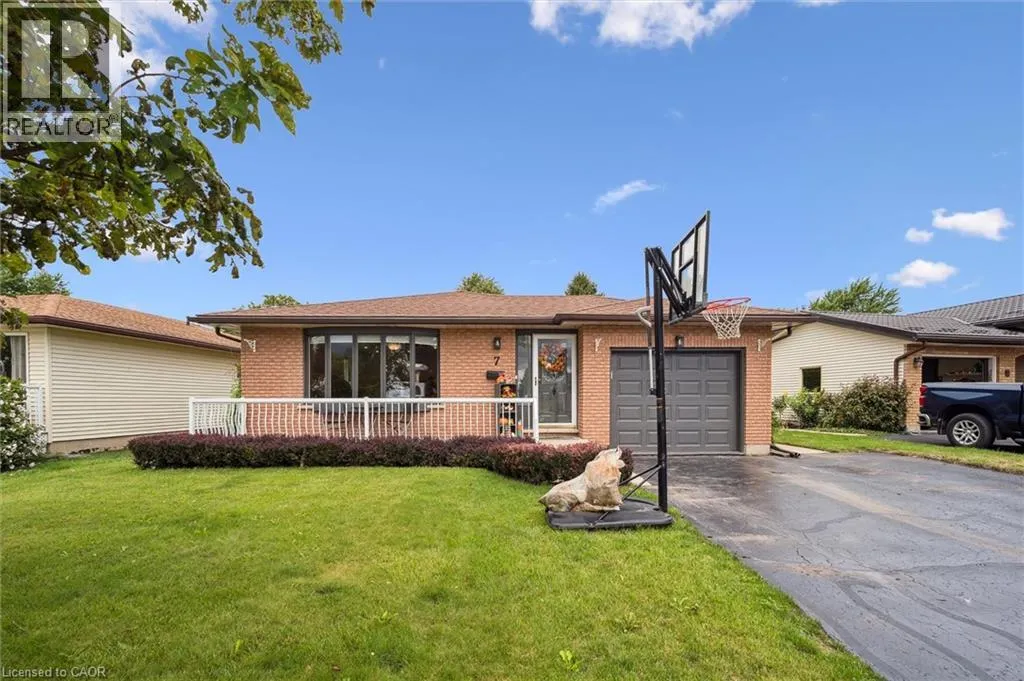 7 EASTVIEW Drive