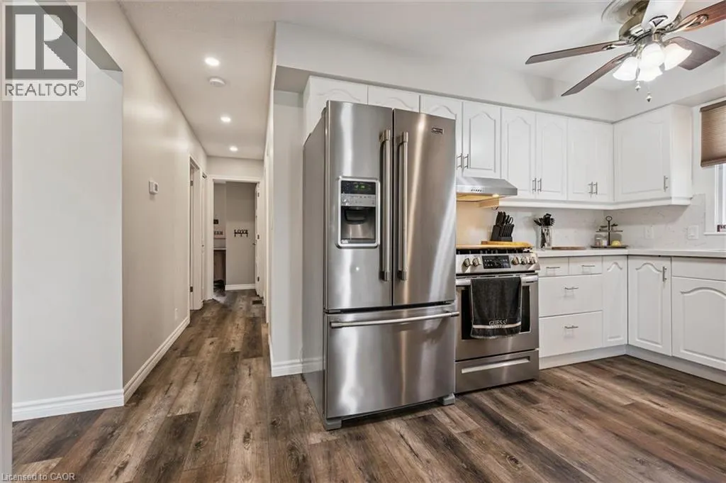 7 EASTVIEW Drive