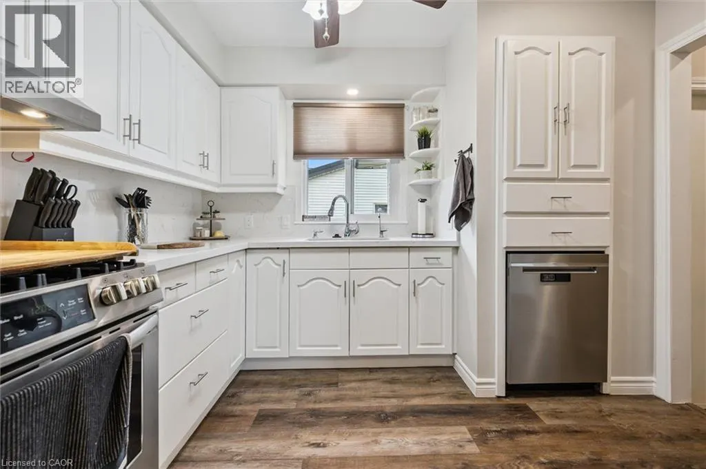 7 EASTVIEW Drive