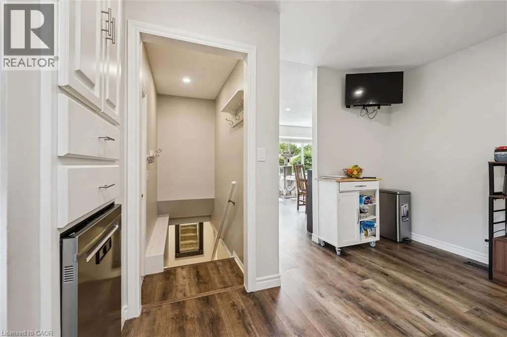 7 EASTVIEW Drive