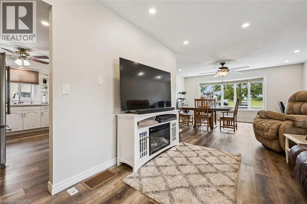 7 EASTVIEW Drive