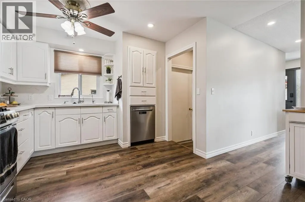 7 EASTVIEW Drive