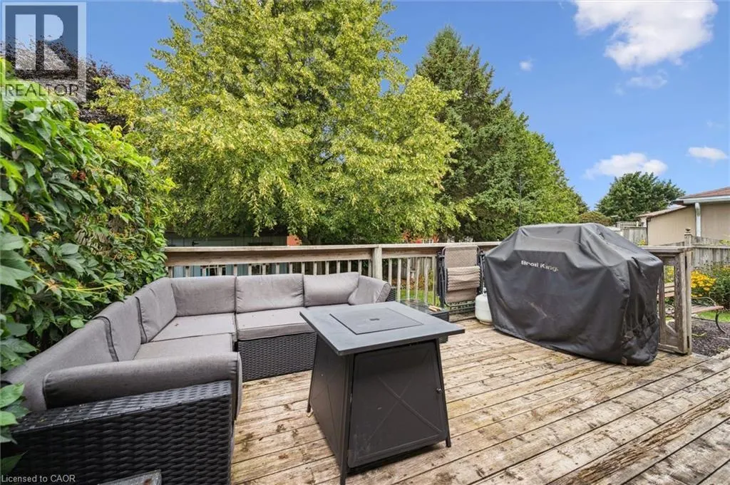 7 EASTVIEW Drive