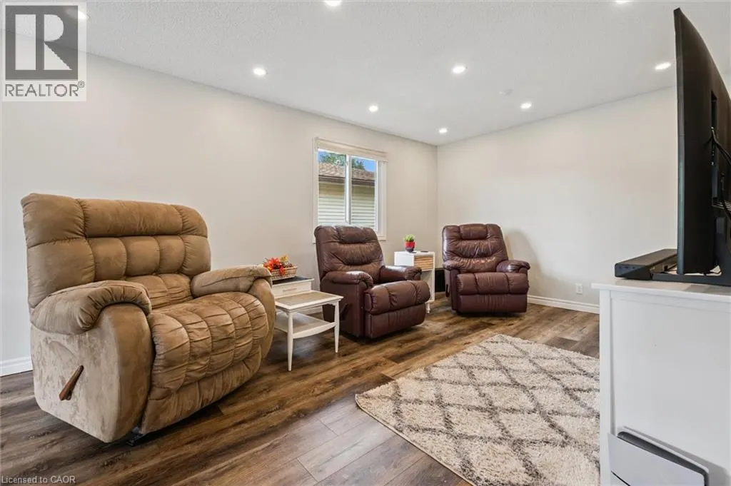 7 EASTVIEW Drive