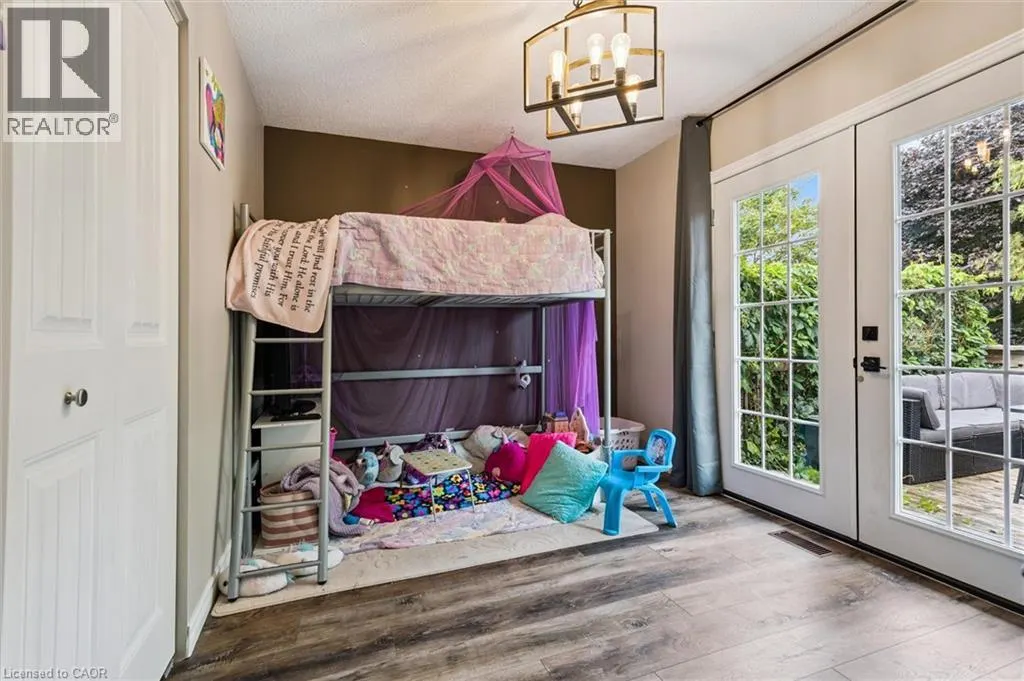 7 EASTVIEW Drive