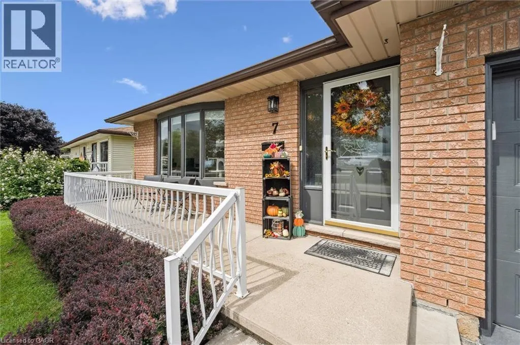 7 EASTVIEW Drive