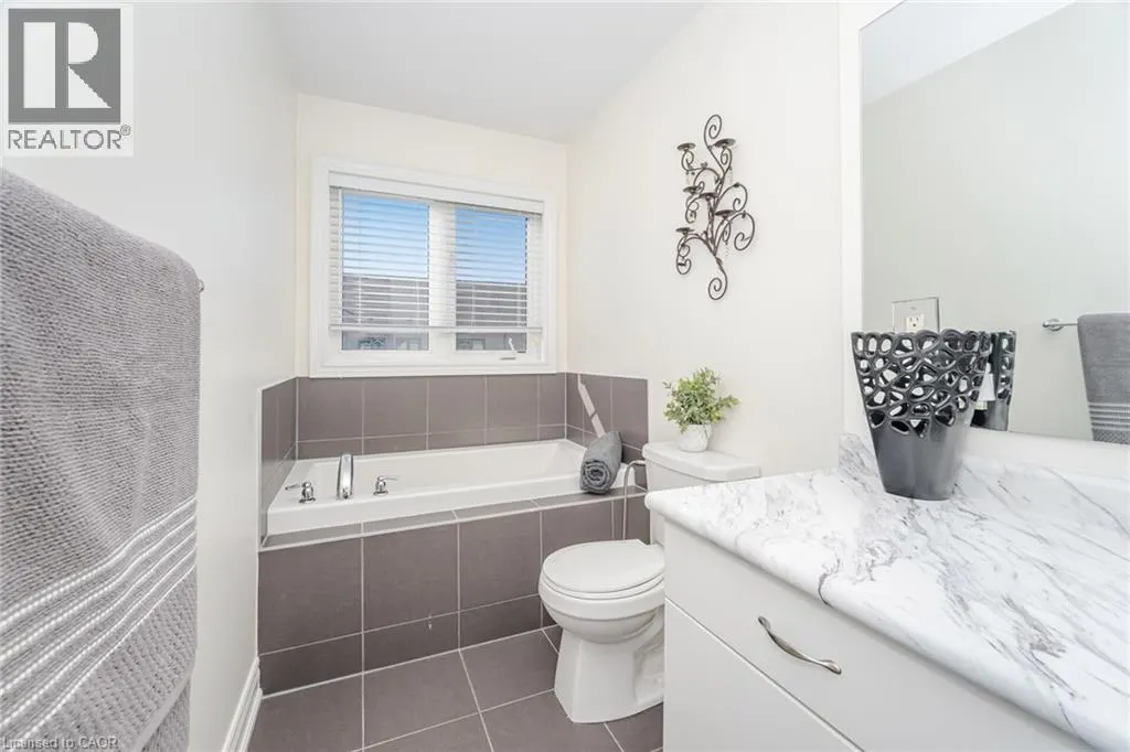 7 LADY EVELYN Crescent