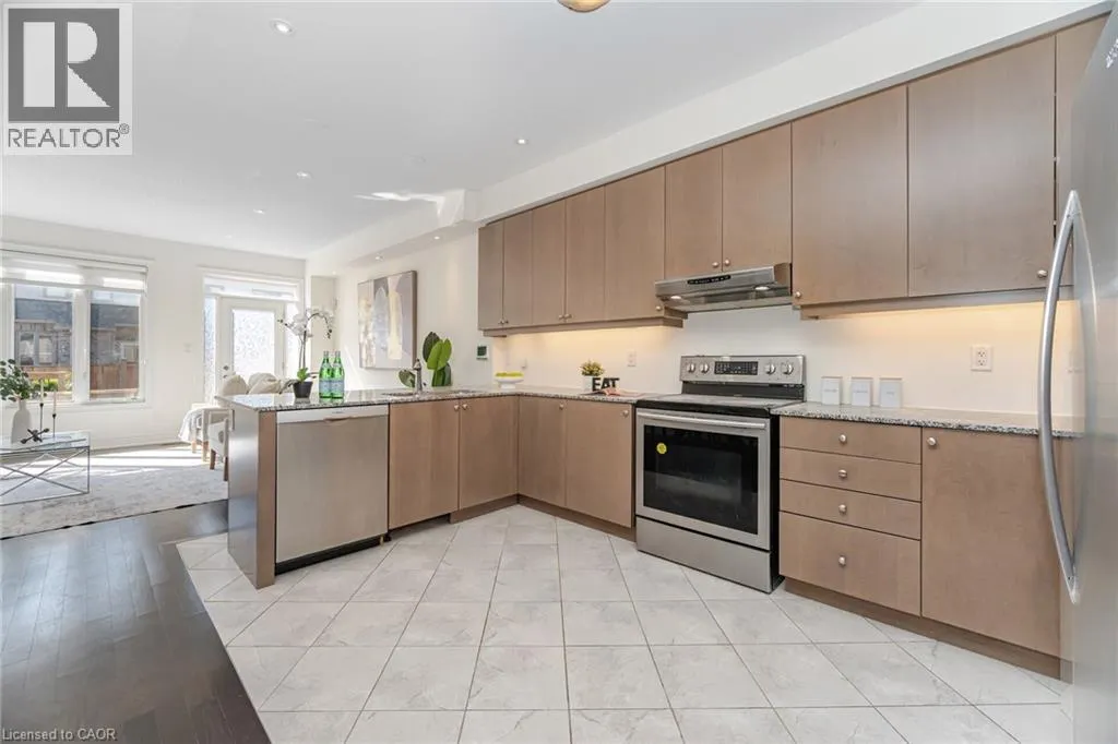 7 LADY EVELYN Crescent