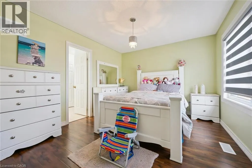 38 CAPE DORSET Crescent