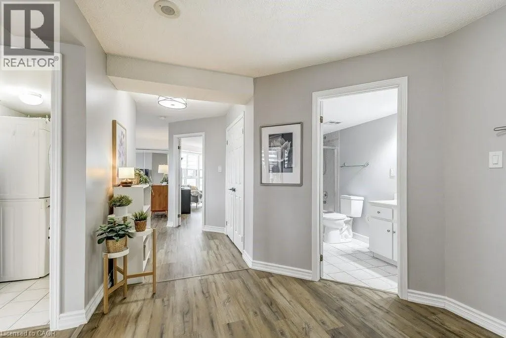 67 CAROLINE Street S Unit# 9D, #9D