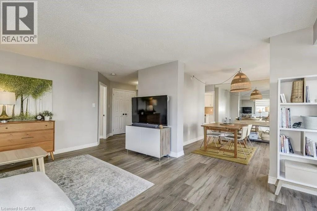 67 CAROLINE Street S Unit# 9D, #9D
