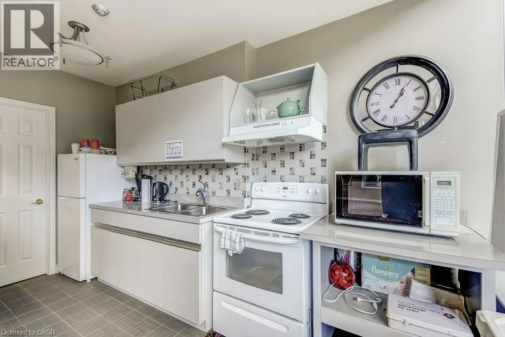 67 CAROLINE Street S Unit# 9D, #9D