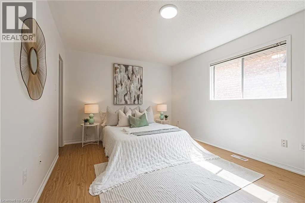 12 SUMMERFIELD Crescent