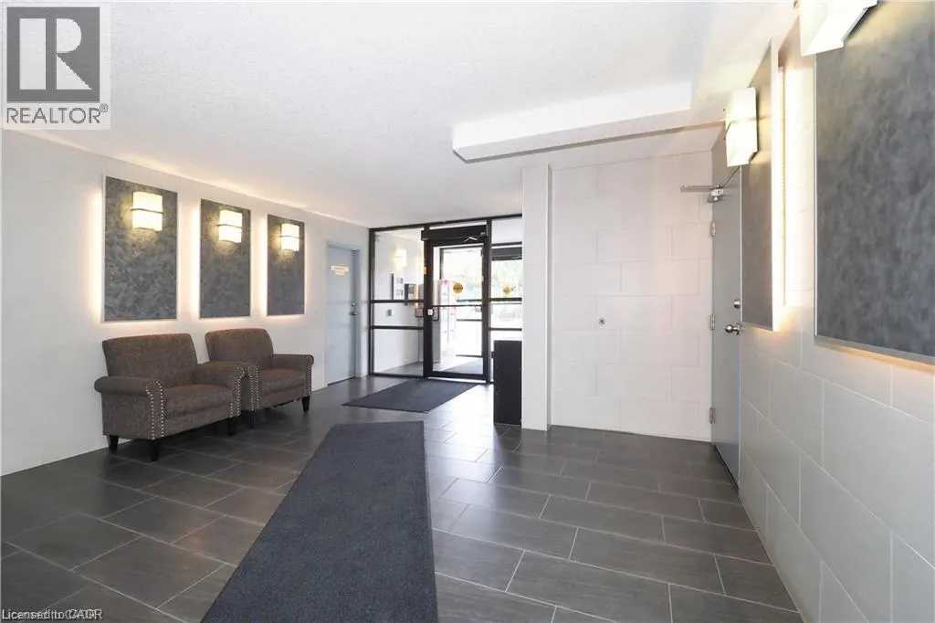 18 HOLBORN Court Unit# 402, #402