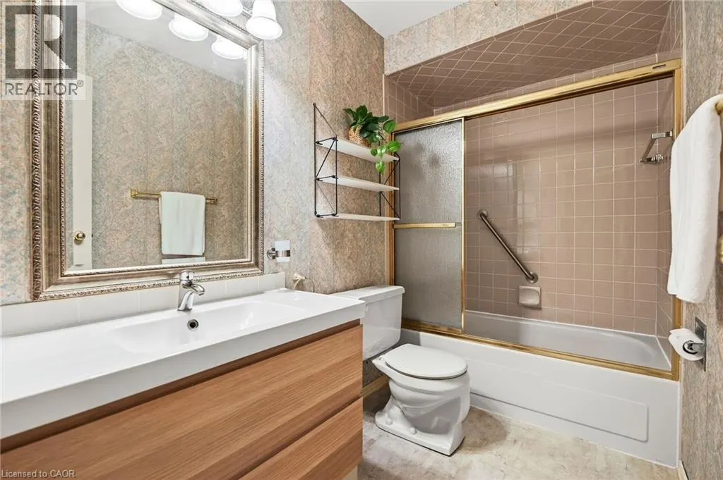 1552 KERNS Road Unit# 4, #4