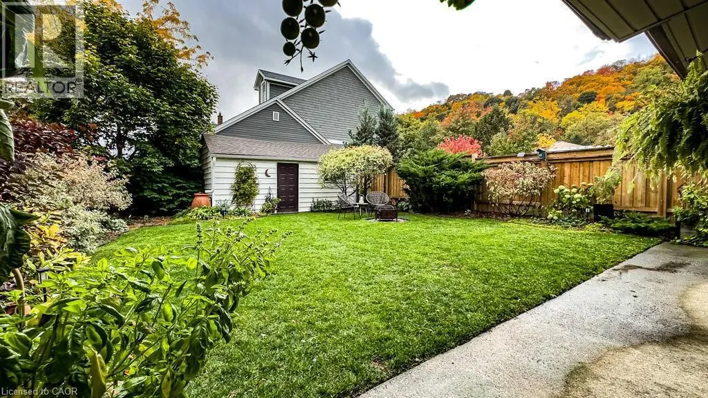 30 MONTROSE Avenue