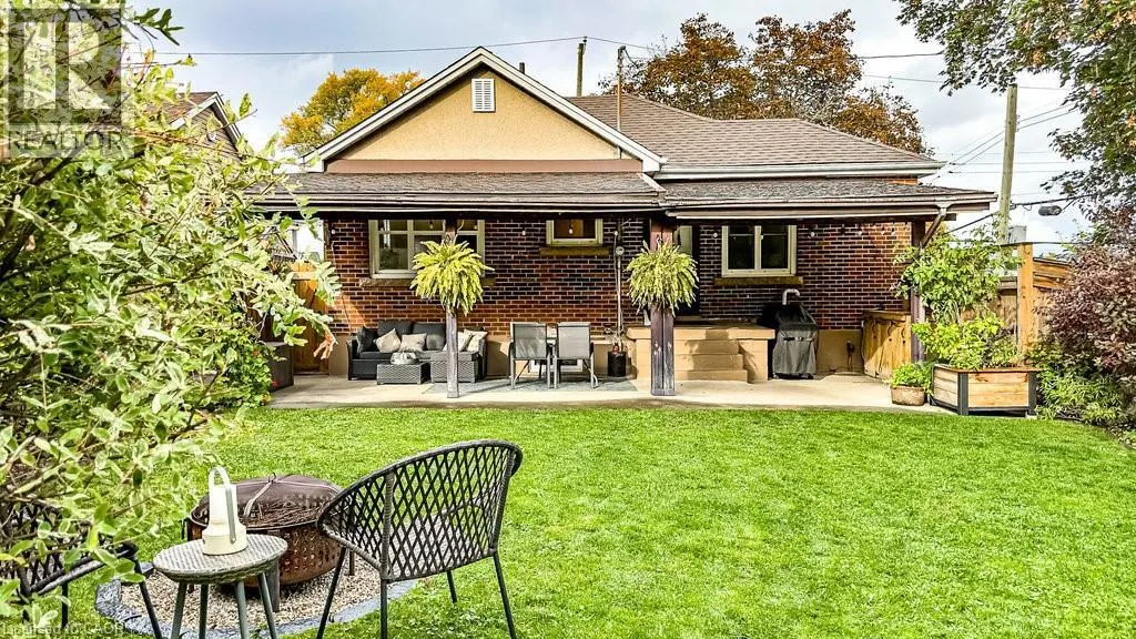30 MONTROSE Avenue