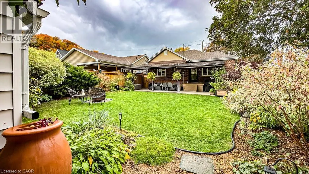 30 MONTROSE Avenue