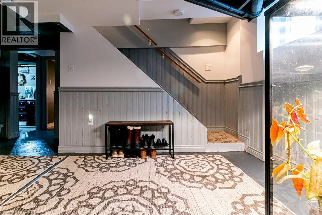 30 MONTROSE Avenue