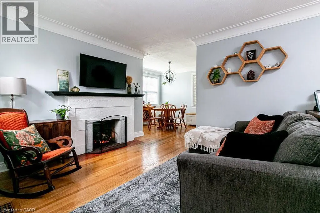 30 MONTROSE Avenue