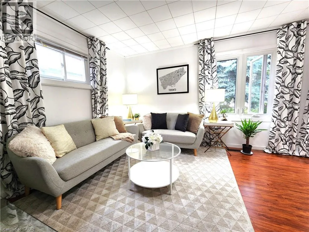 1089 MEREDITH Avenue