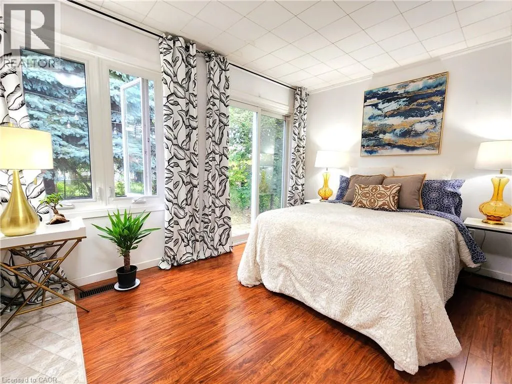 1089 MEREDITH Avenue