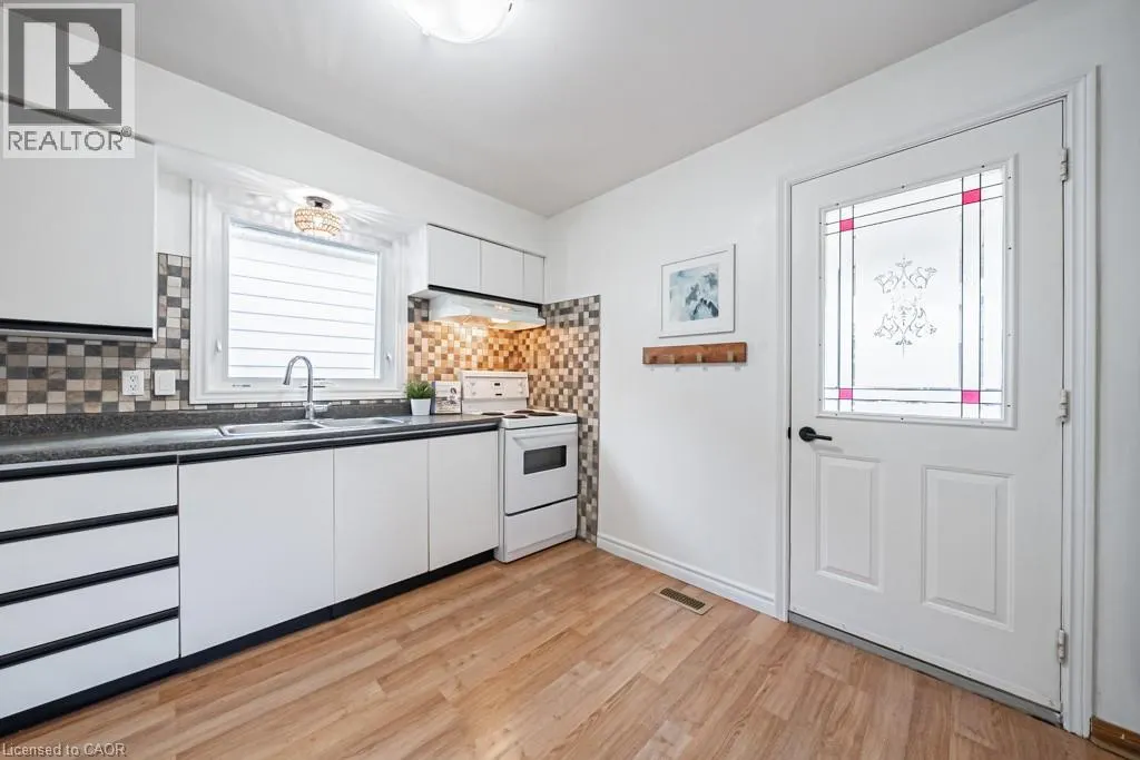 1089 MEREDITH Avenue