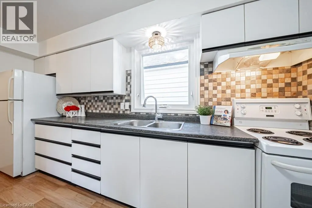 1089 MEREDITH Avenue