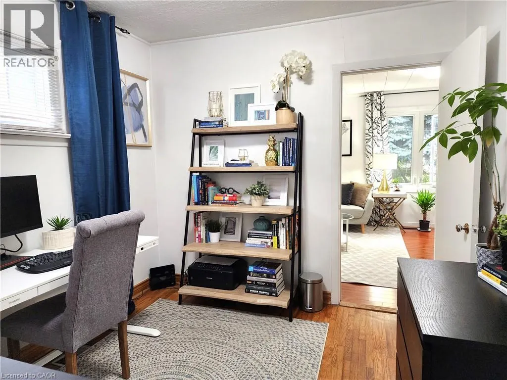 1089 MEREDITH Avenue