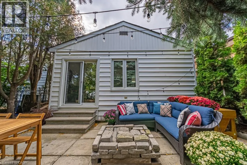 1089 MEREDITH Avenue