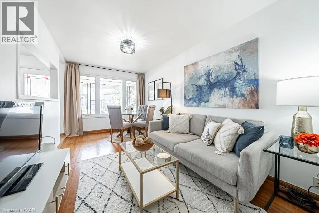 1089 MEREDITH Avenue