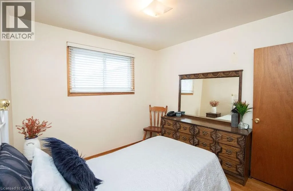 313 BARTON Street W