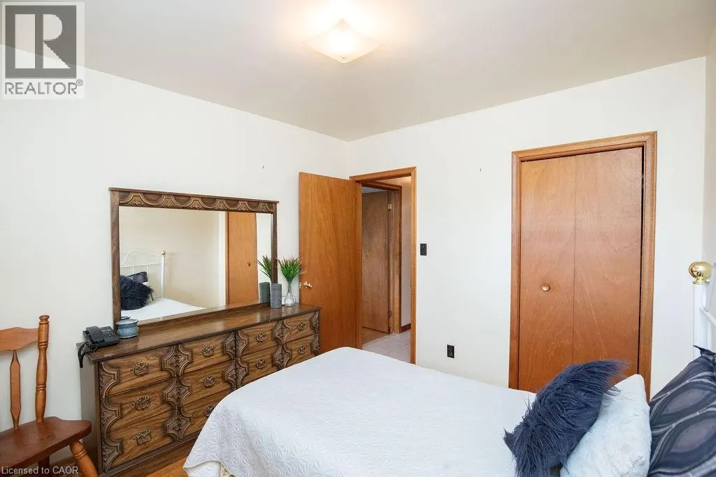 313 BARTON Street W