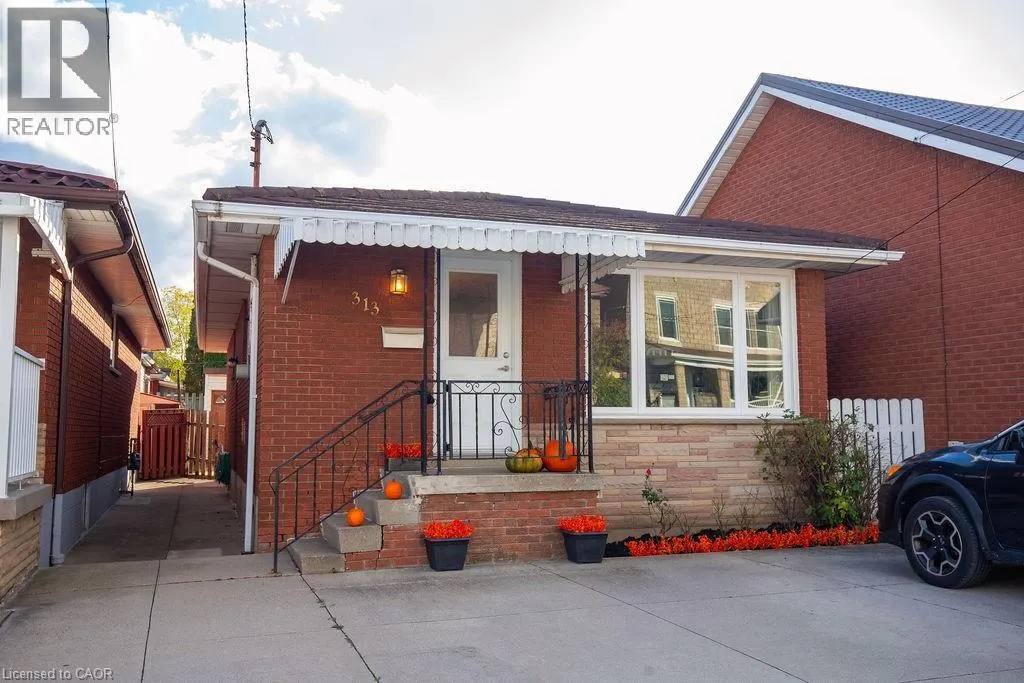 313 BARTON Street W
