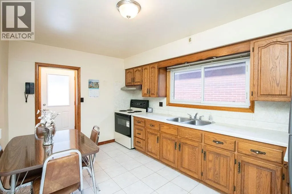 313 BARTON Street W