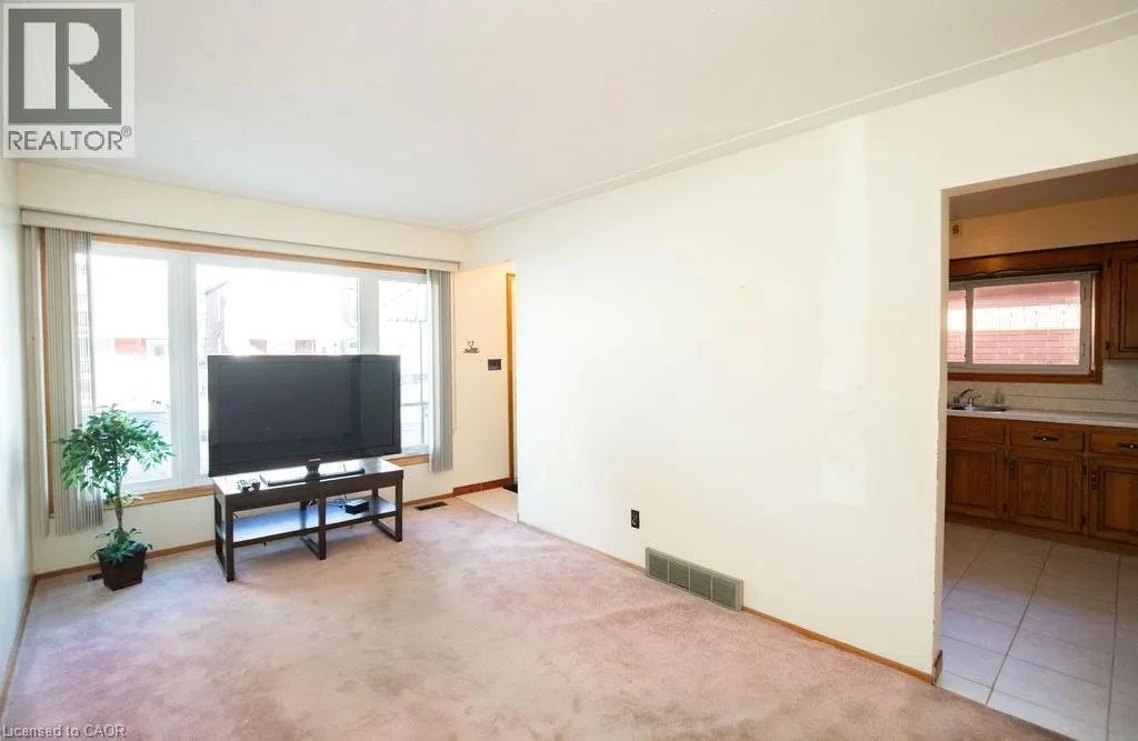 313 BARTON Street W